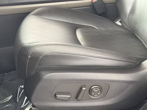 Used 2026 Kia Carnival FWD image 19