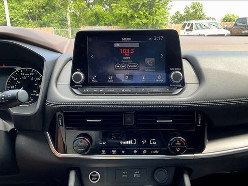 Used 2022 Nissan Rogue SV FWD image 21