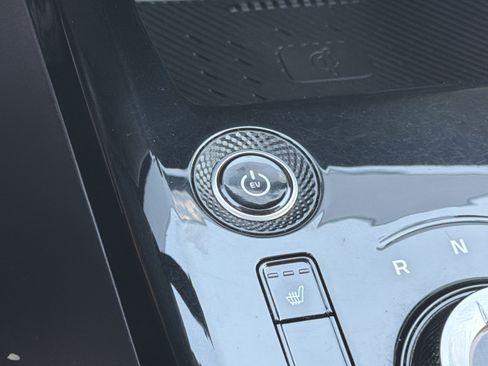 Certified 2024 Kia Niro Wind FWD image 33