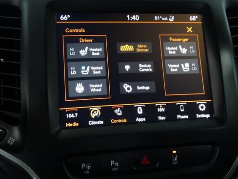 Certified 2023 Jeep Cherokee Altitude Lux w/ Lux Elite Package AWD/4WD image 15