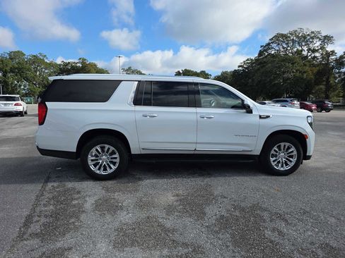 Used 2021 GMC Yukon XL SLT w/ SLT Premium Package image 10