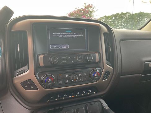 Used 2017 GMC Sierra 2500 Denali w/ Duramax Plus Package AWD/4WD image 22