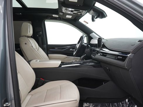 Used 2022 Cadillac Escalade ESV Sport w/ Touring Package AWD/4WD image 15
