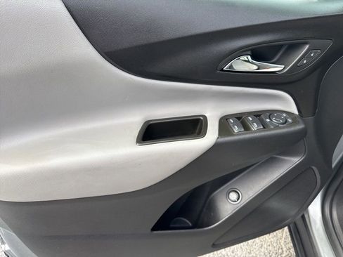 Used 2023 Chevrolet Equinox LT w/ Driver Convenience Package image 11