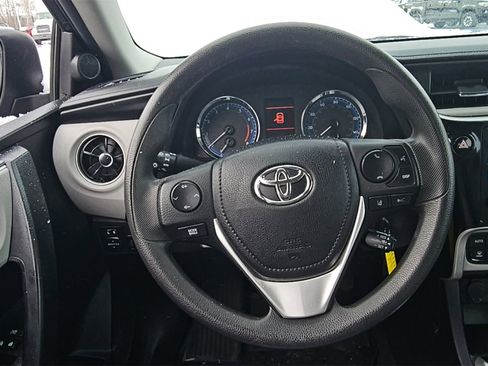 Used 2018 Toyota Corolla LE image 10