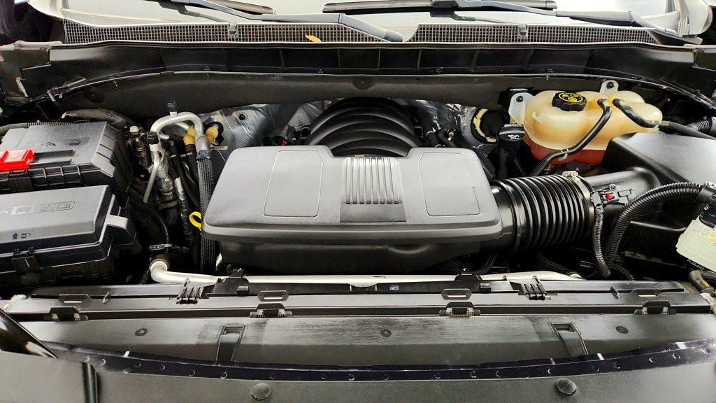 Used 2023 Chevrolet Suburban RST w/ Luxury Package AWD/4WD image 28