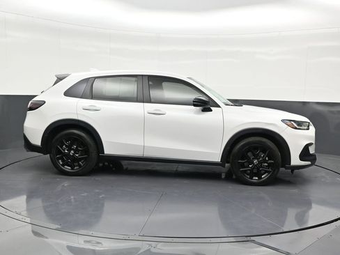 Used 2025 Honda HR-V Sport image 6