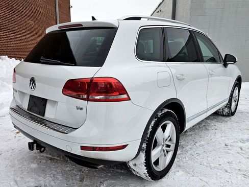 Used 2014 Volkswagen Touareg Sport image 2