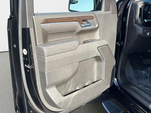 Used 2026 GMC Sierra 1500 SLE w/ Max Trailering Package image 17