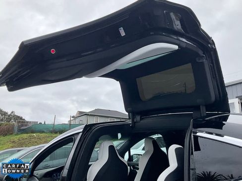 Used 2018 Tesla Model X 75D image 33