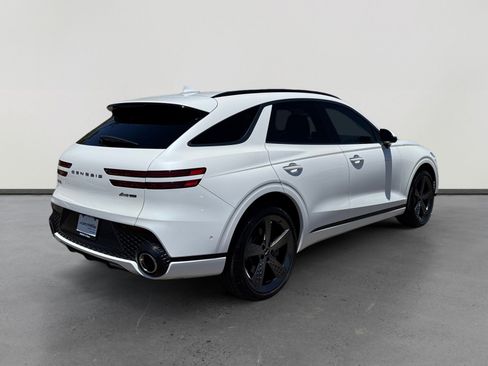 Used 2022 Genesis GV70 3.5T Sport w/ Sport Prestige Package AWD/4WD image 5