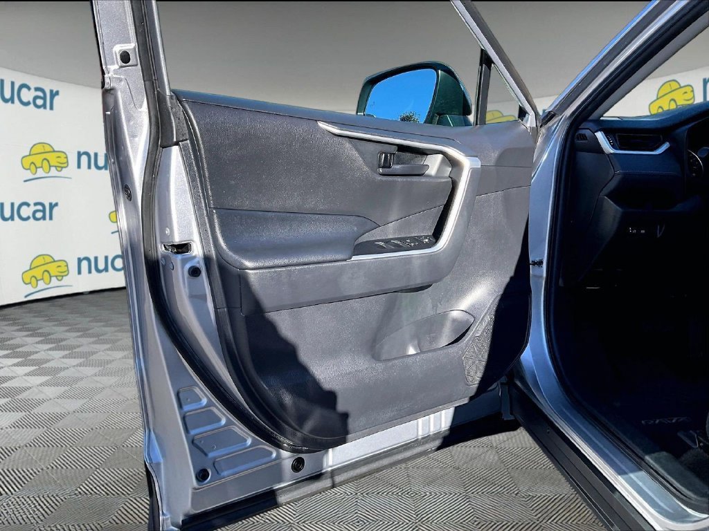 Used 2019 Toyota RAV4 LE w/ Carpet Mat Package AWD/4WD image 9