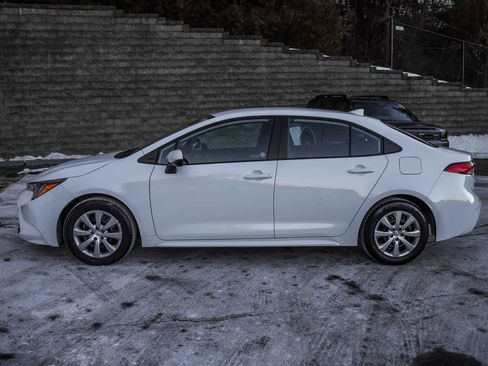 Certified 2025 Toyota Corolla LE image 10