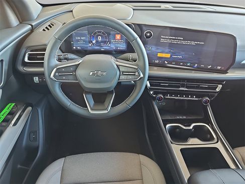 New 2025 Chevrolet Traverse LT w/ Midnight/Sport Edition image 17