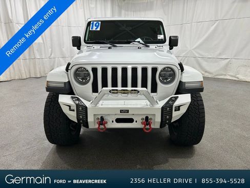 Used 2019 Jeep Wrangler Unlimited Sahara image 3