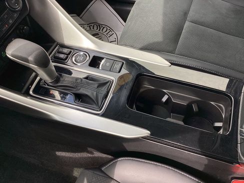 Used 2025 Mitsubishi Eclipse Cross AWD image 32