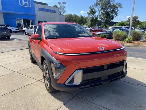 Used 2025 Hyundai Kona SEL FWD image 2