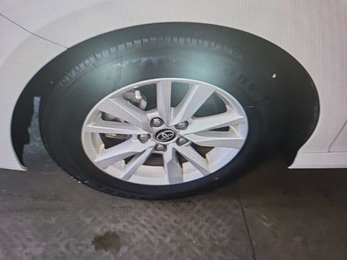 Used 2025 Toyota Camry LE FWD image 17