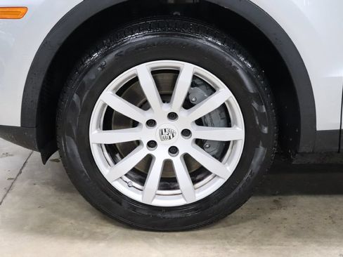 Used 2019 Porsche Cayenne S w/ Premium Plus Package AWD/4WD image 26