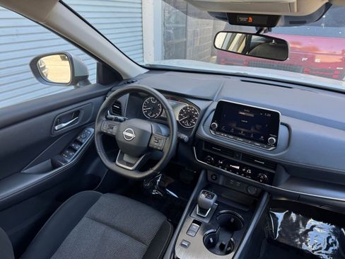 Used 2025 Nissan Rogue SV image 36