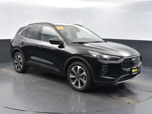 Used 2024 Ford Escape Platinum image 3