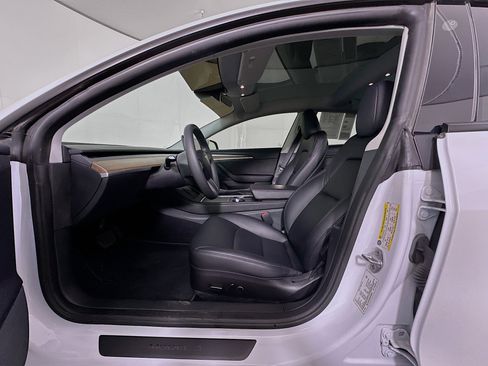 Used 2023 Tesla Model 3 Standard Range image 13