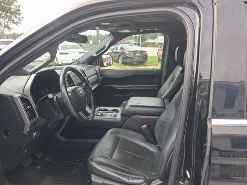 Used 2018 Ford Expedition XLT w/ Equipment Group 202A AWD/4WD image 7