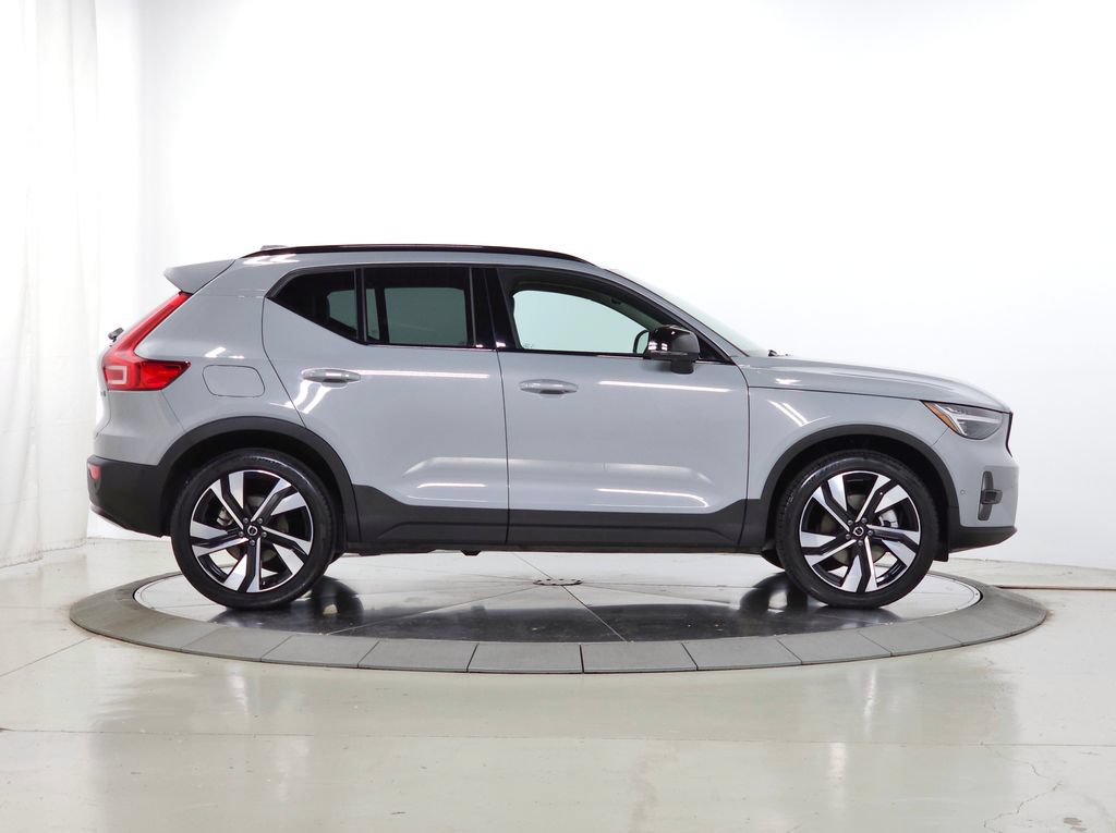 Certified 2024 Volvo XC40 B5 Ultimate w/ Climate Package AWD/4WD image 12