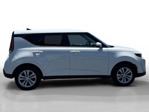 Used 2023 Kia Soul LX FWD image 6