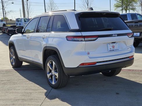New 2026 Jeep Grand Cherokee Limited RWD image 3