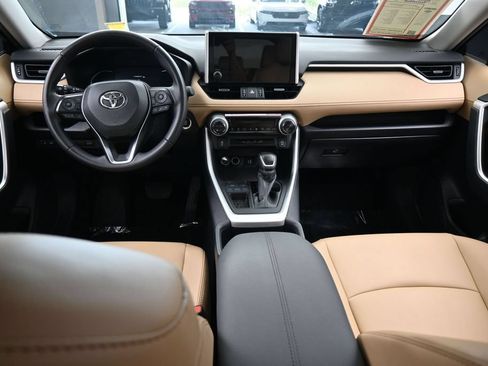 Used 2025 Toyota RAV4 XLE Premium FWD image 39