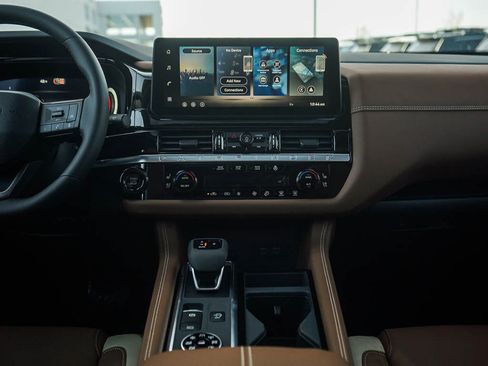 New 2026 Nissan Pathfinder Platinum AWD/4WD image 18
