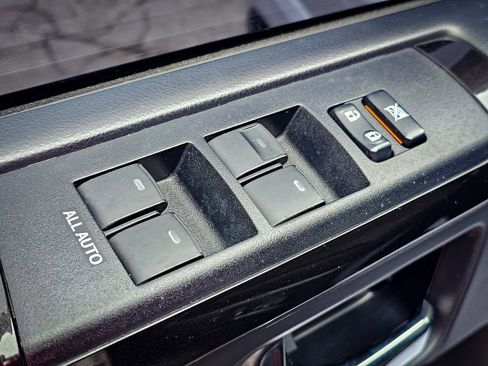 Used 2015 Toyota 4Runner Limited image 11