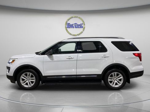 Used 2018 Ford Explorer XLT AWD/4WD image 2