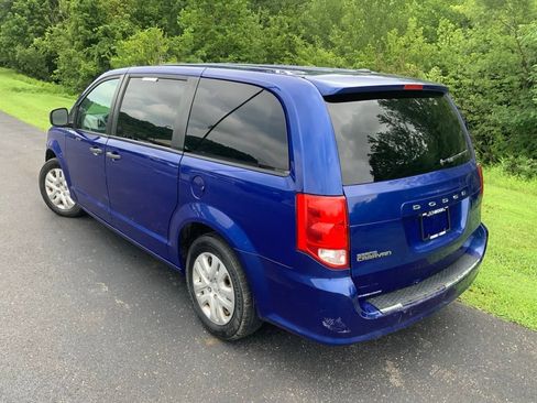Used 2019 Dodge Grand Caravan SE w/ UConnect Hands-Free Group FWD image 8