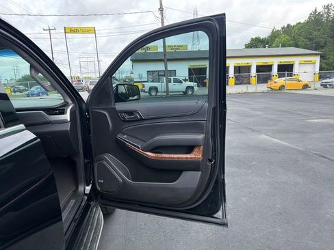Used 2020 Chevrolet Suburban Premier AWD/4WD image 25