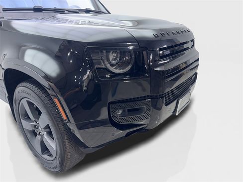 Used 2022 Land Rover Defender 110 X-Dynamic SE image 17