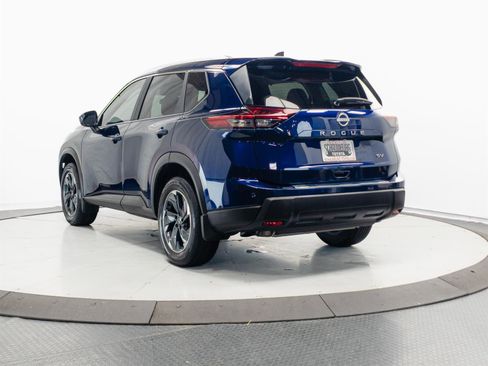 Used 2024 Nissan Rogue SV w/ SV Premium Package FWD image 8