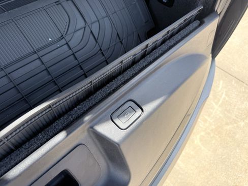 Used 2023 Land Rover Range Rover Long Wheelbase Autobiography image 21