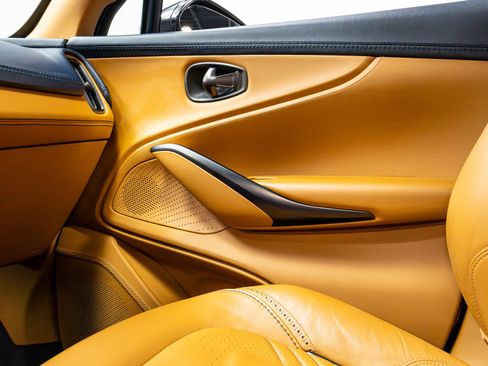 Used 2021 Aston Martin DBX image 14