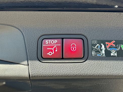 Certified 2025 Mercedes-Benz GLS 63 AMG 4MATIC image 40