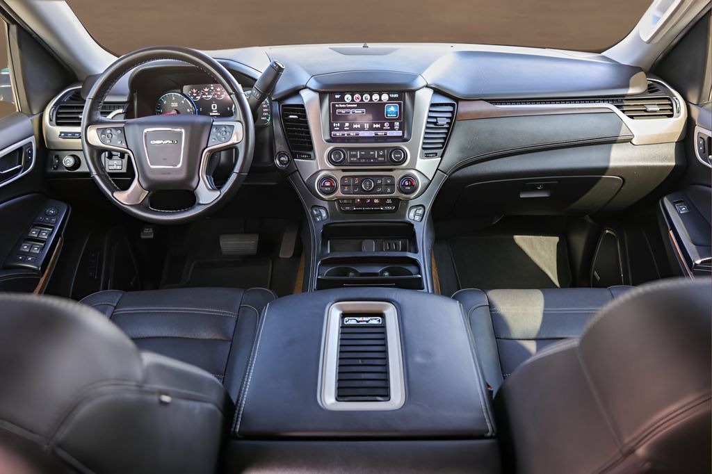 Used 2020 GMC Yukon Denali w/ Denali Ultimate Package RWD image 26