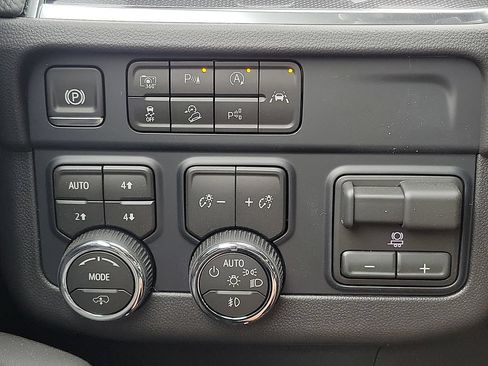 New 2026 Chevrolet Suburban RST w/ Advanced Technology Package AWD/4WD image 16