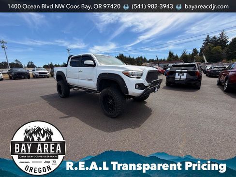 Used 2017 Toyota Tacoma SR5 w/ Tow Package AWD/4WD image 8