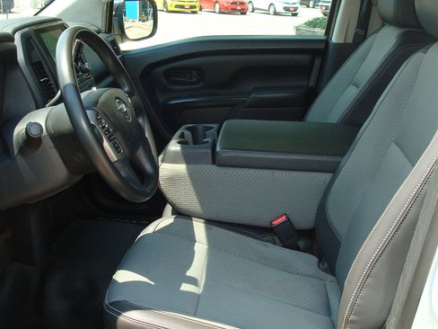 Used 2021 Nissan Titan S w/ S Utility Package image 8