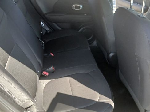 Used 2018 Kia Soul image 19