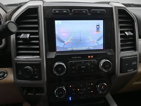 Used 2021 Ford F250 Lariat w/ Lariat Ultimate Package AWD/4WD image 4
