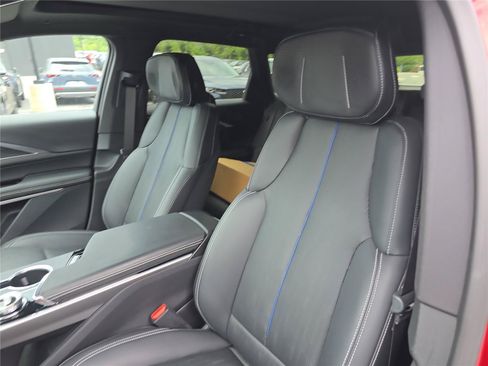 Used 2025 Cadillac Lyriq Luxury w/ LPO, Floor Liner Package AWD/4WD image 18
