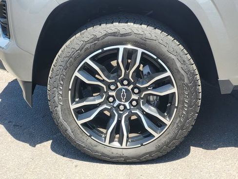 Used 2025 Chevrolet Colorado Z71 AWD/4WD image 11