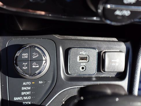 Used 2020 Jeep Cherokee Trailhawk w/ Comfort/Convenience Group AWD/4WD image 17
